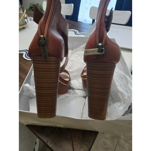 Women's Jessica Simpson Brown Platform Heels Size 8 with Gold Accents - Picture 6 of 6